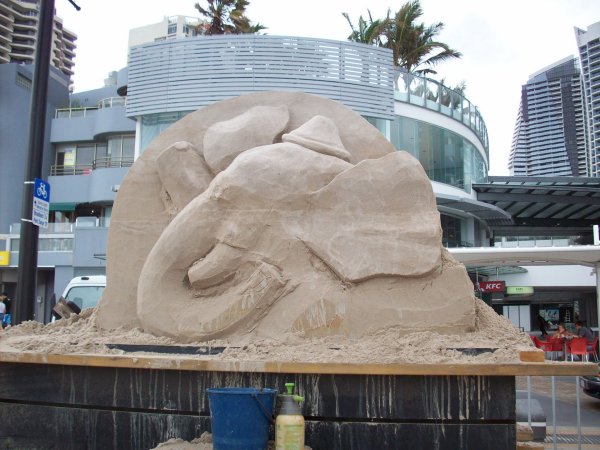 En annan elefant i sand